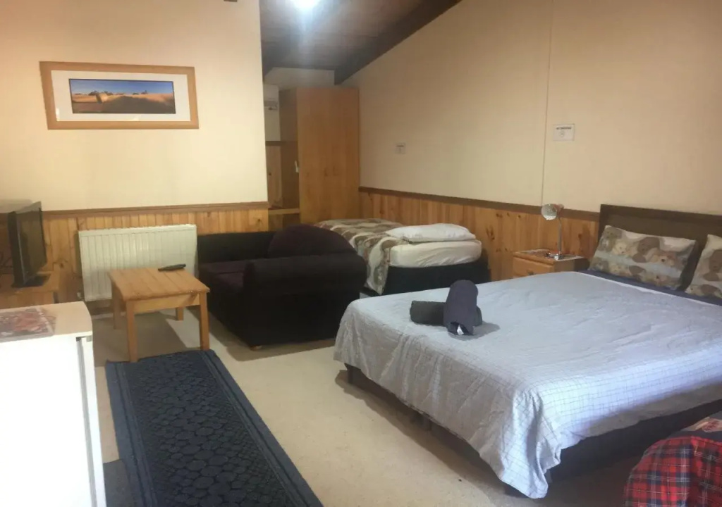 4 Bears Motel