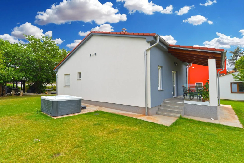 House Mirna 2177