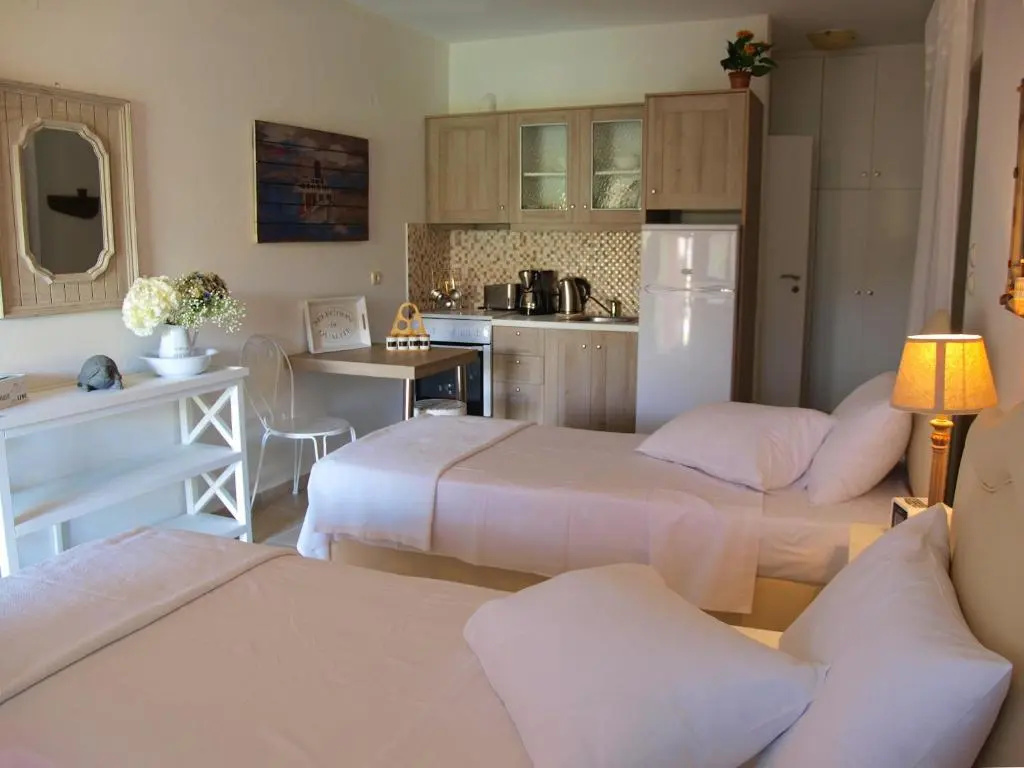 Deluxe Double Studio (full double bed)