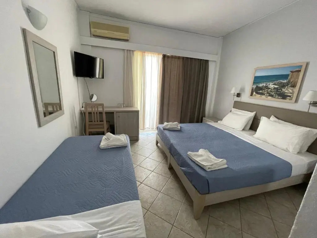 Standard Triple room