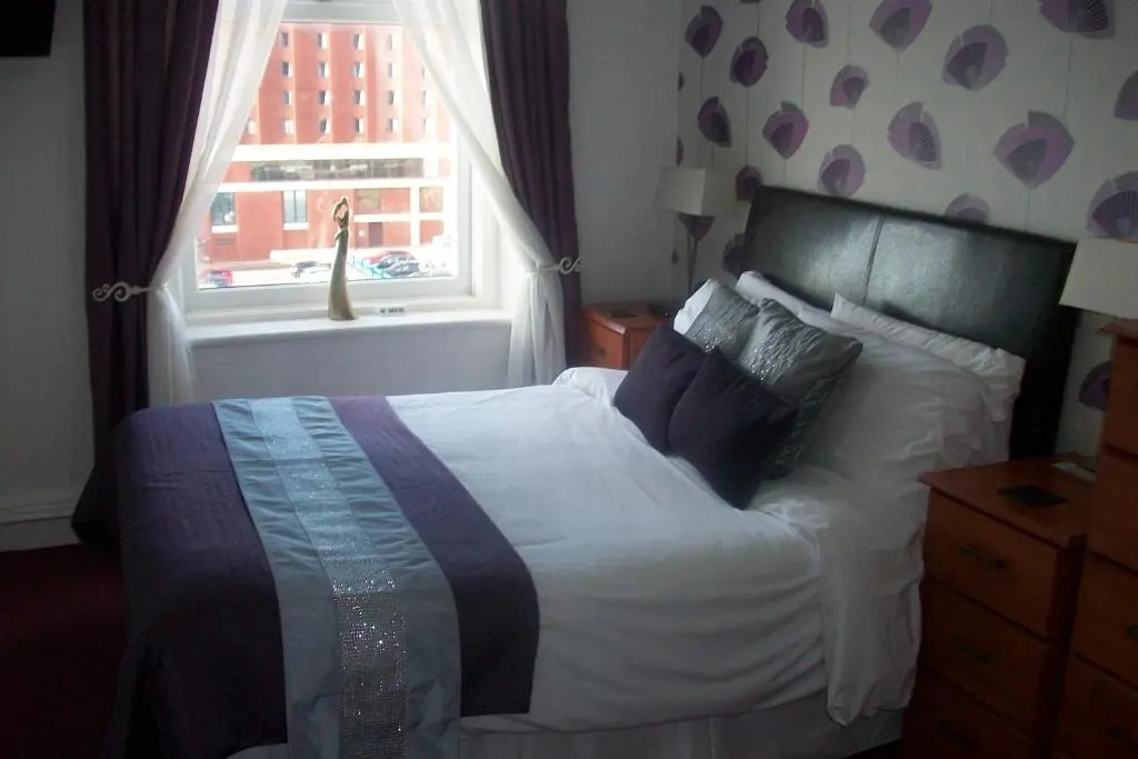 Benson Hotel - Small Families & Couples only