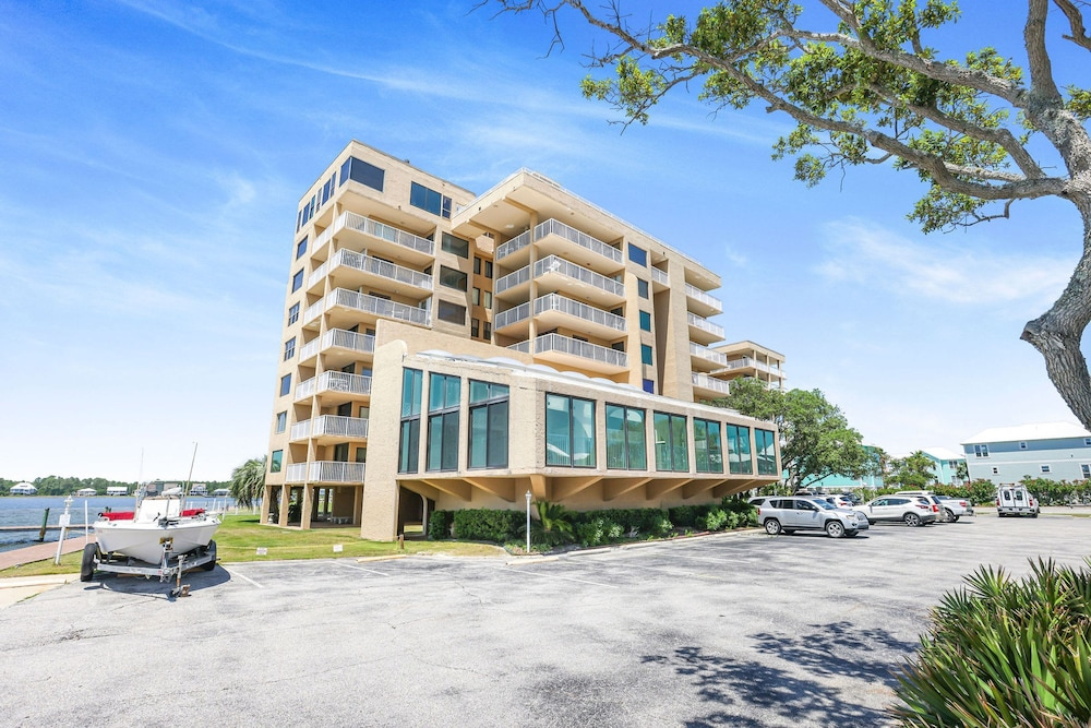 Compass Point 201 Pet-friendly for fee Boat Ramp