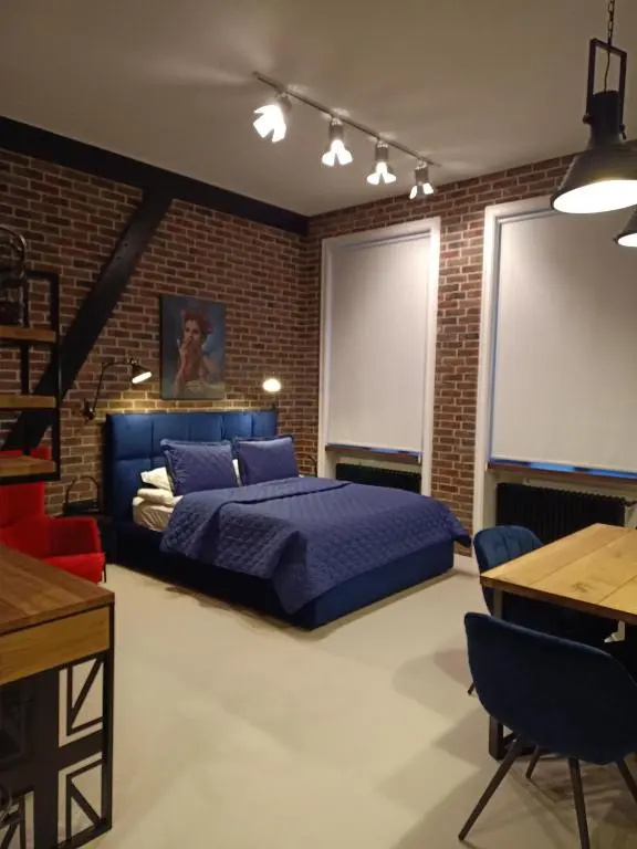 Deluxe Studio