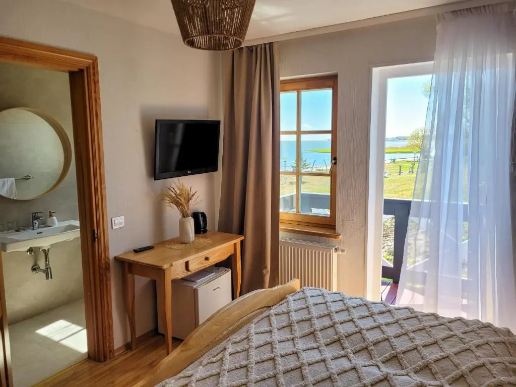 Standard Double room with balcony (full double bed)