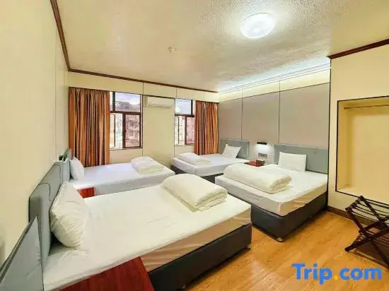 Standard Quadruple Family room