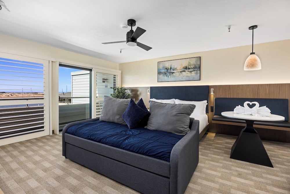 Luxury Double Junior Suite with balcony and with harbour view (full double bed)