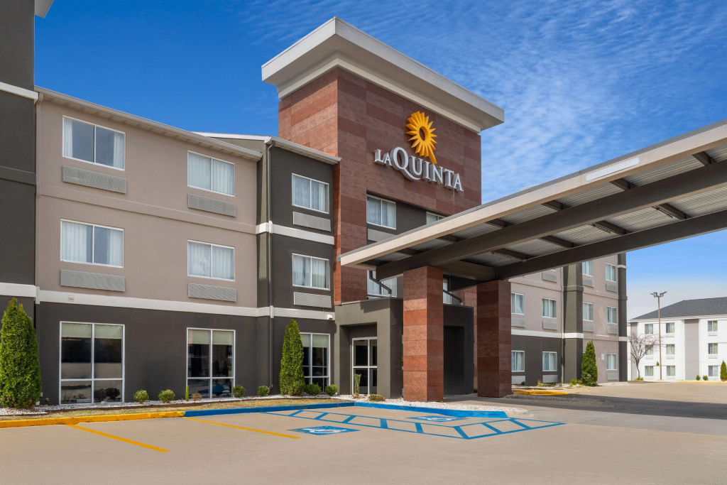 La Quinta Inn & Suites by Wyndham Fayetteville