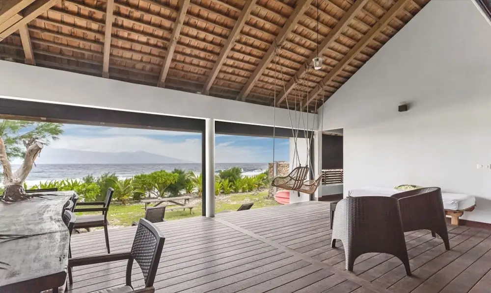 Shoreline Haven 1BR Bungalow by the Sea in Moorea