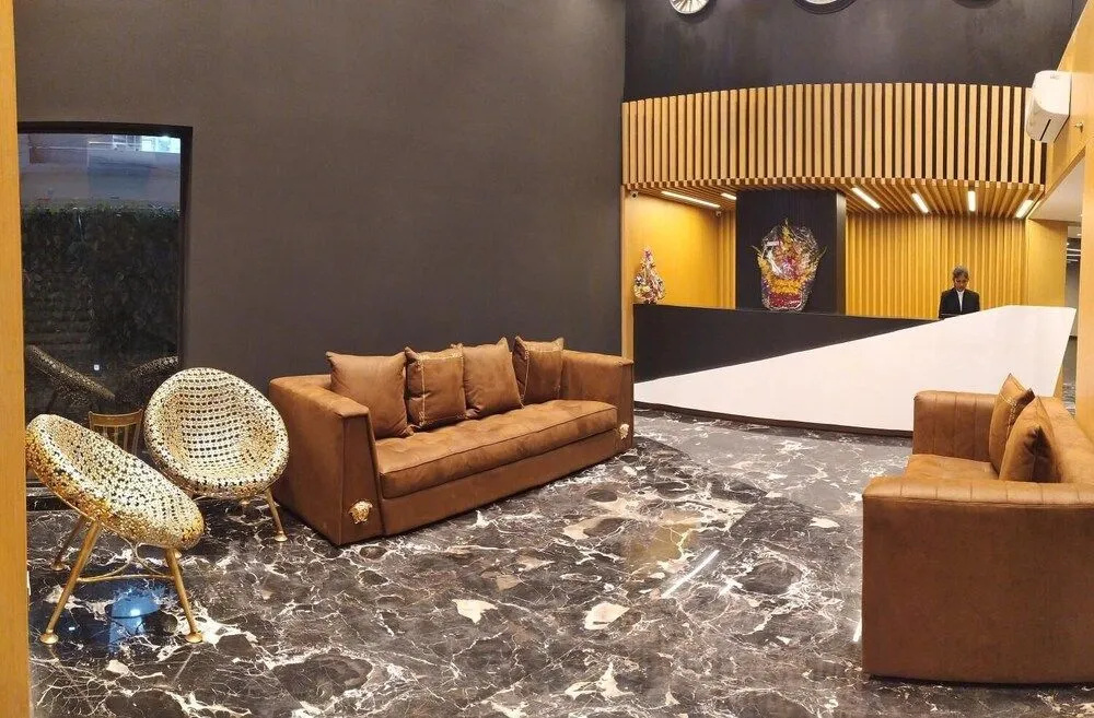 Lobby & Reception