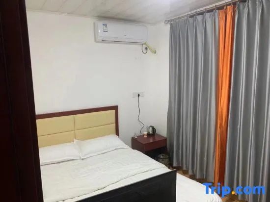 Deluxe Double room (full double bed)