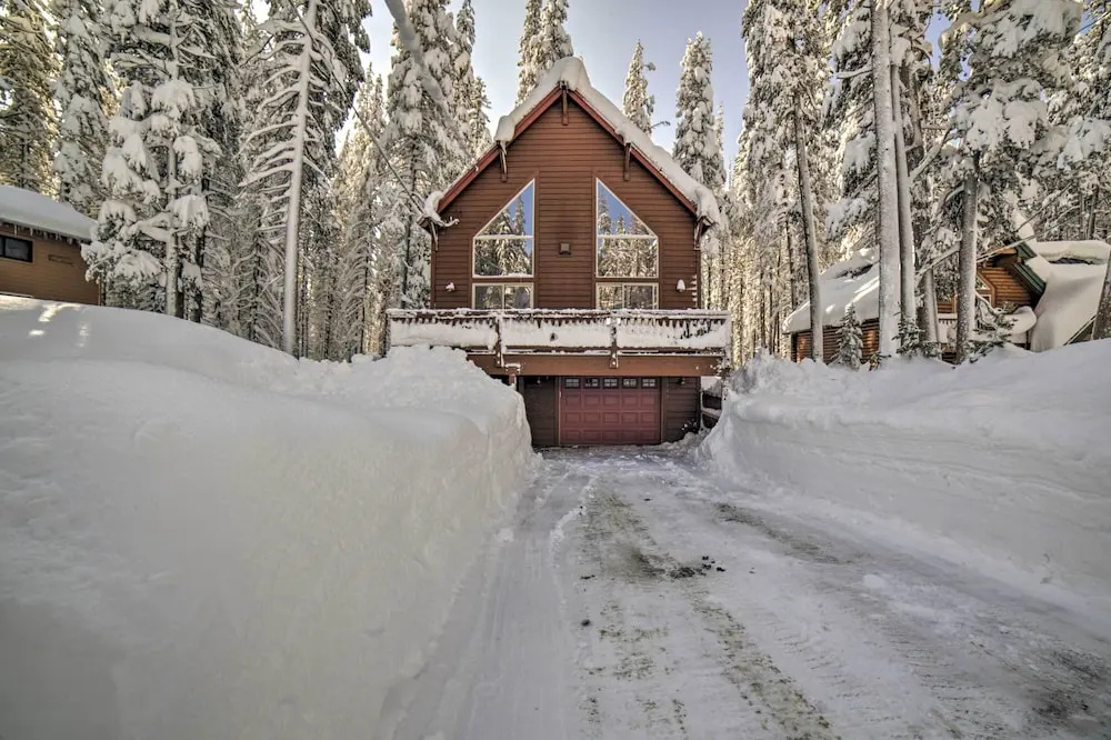 Great for Groups: Soda Springs Cabin w/ Deck!