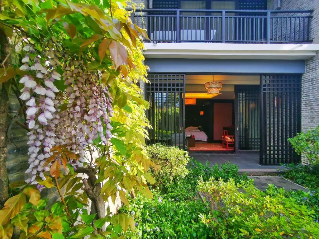 Suite with garden view