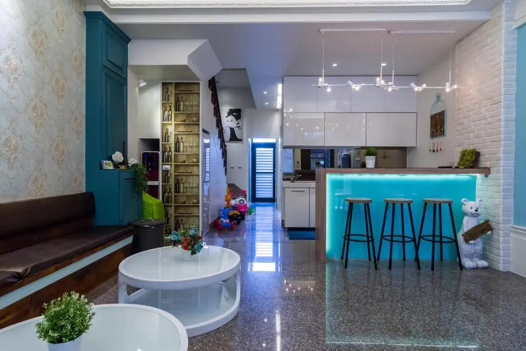 Standard Family room with mountain view