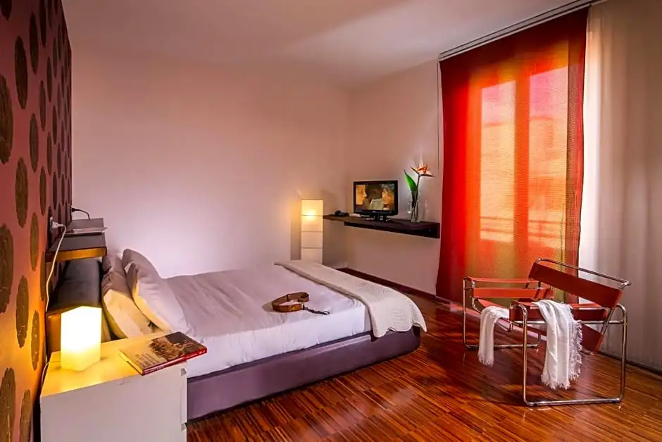 Deluxe Triple room with city view
