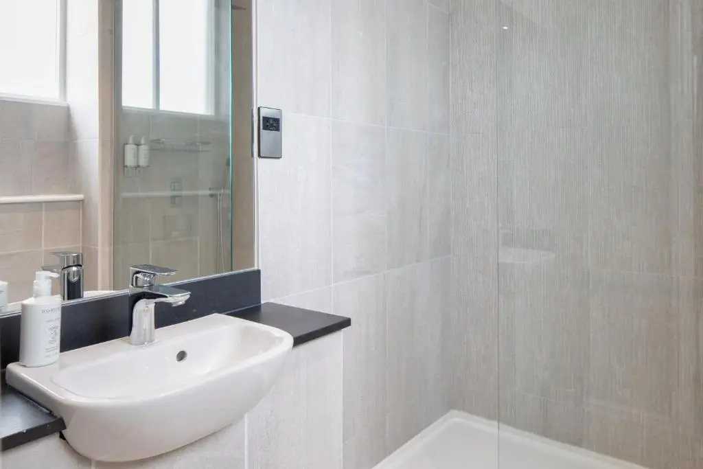 Superior Double room with lake view (full double bed)