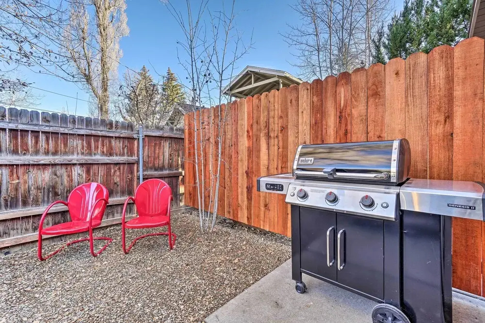Cozy Flagstaff Studio w/ Patio - Near Dtwn!