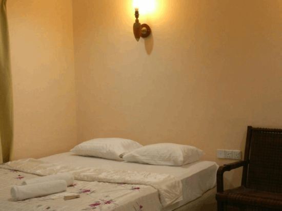 Penarak Bamboo Beach Motel