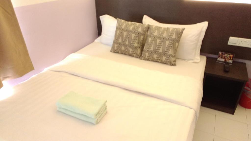 Apple 1 Hotel Gurney