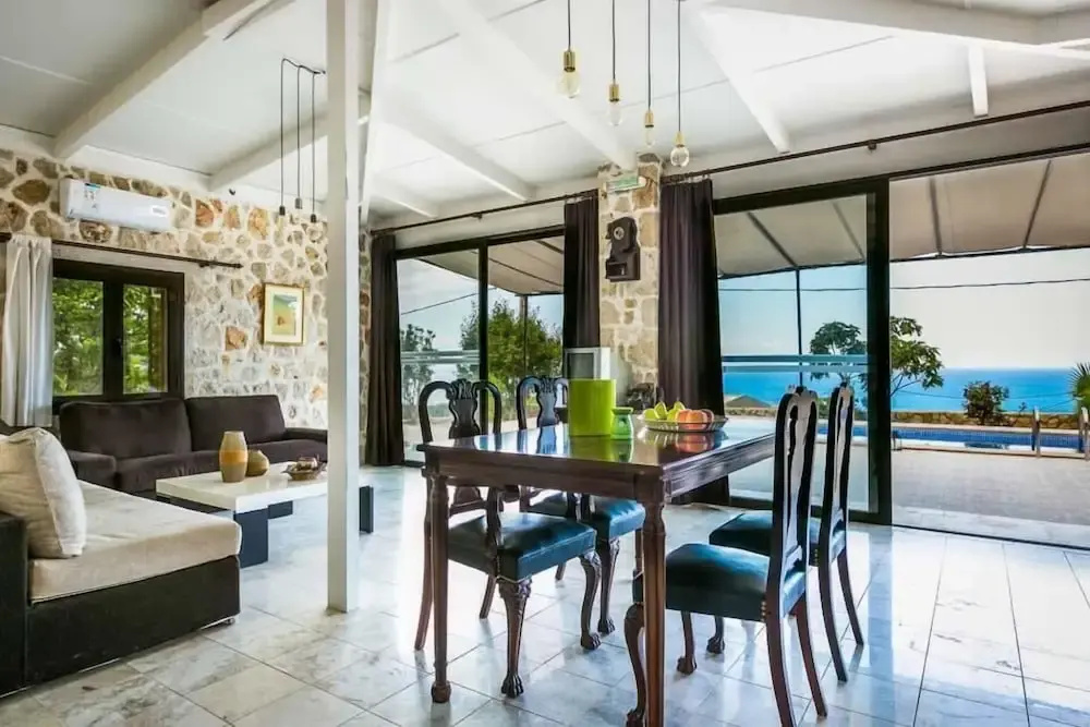 2 Bedrooms Villa with sea view