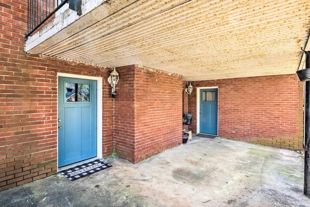 Decatur Apartment w/ Tennis Court ~ 11 Mi to ATL