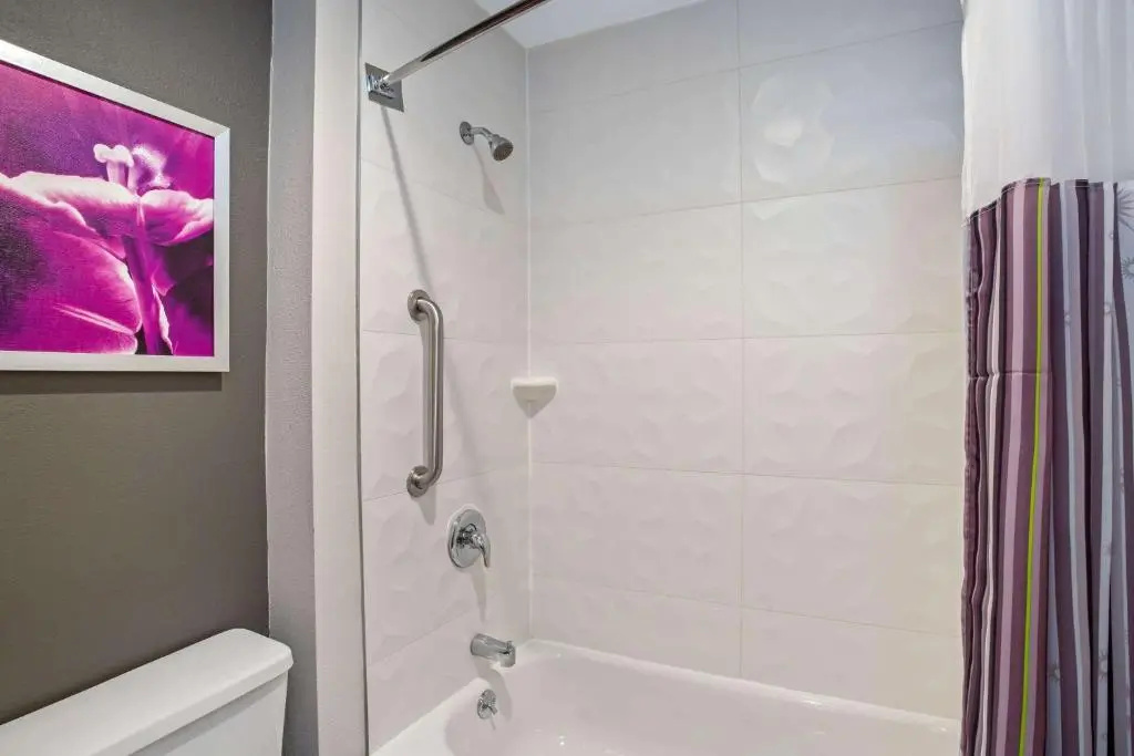 La Quinta Inn & Suites by Wyndham Hartford - Bradley Airport - Chambres