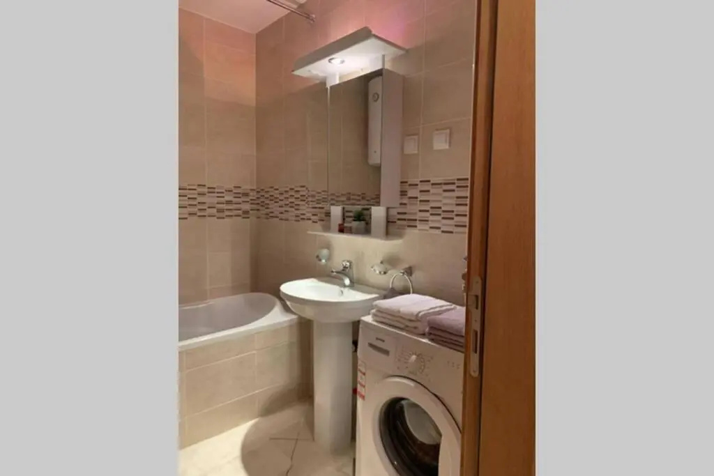 Renovated cozy STUDIO 7 at top location