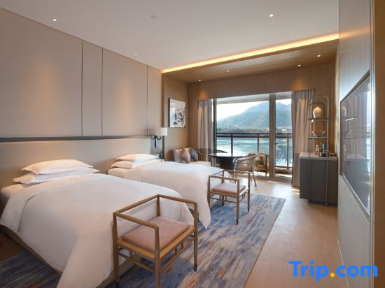 Standard Double room with lake view (twin beds)