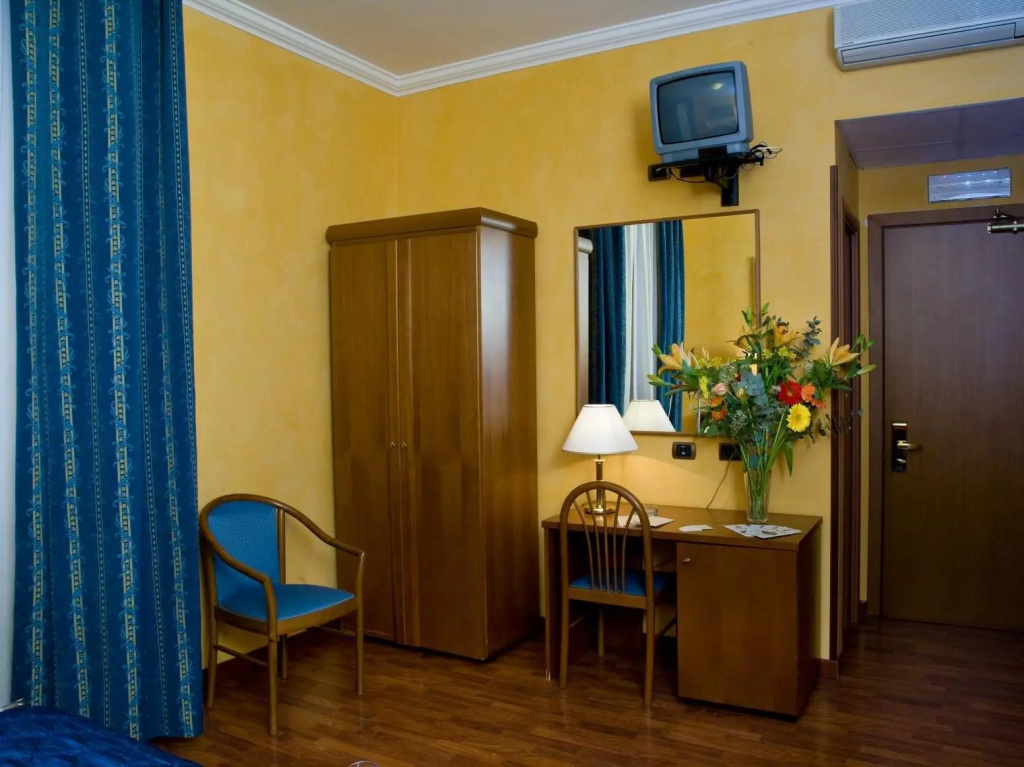 Double room (full double bed)