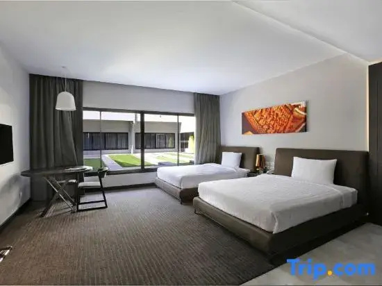 S Ratchada Leisure Hotel - Tap to explore photos