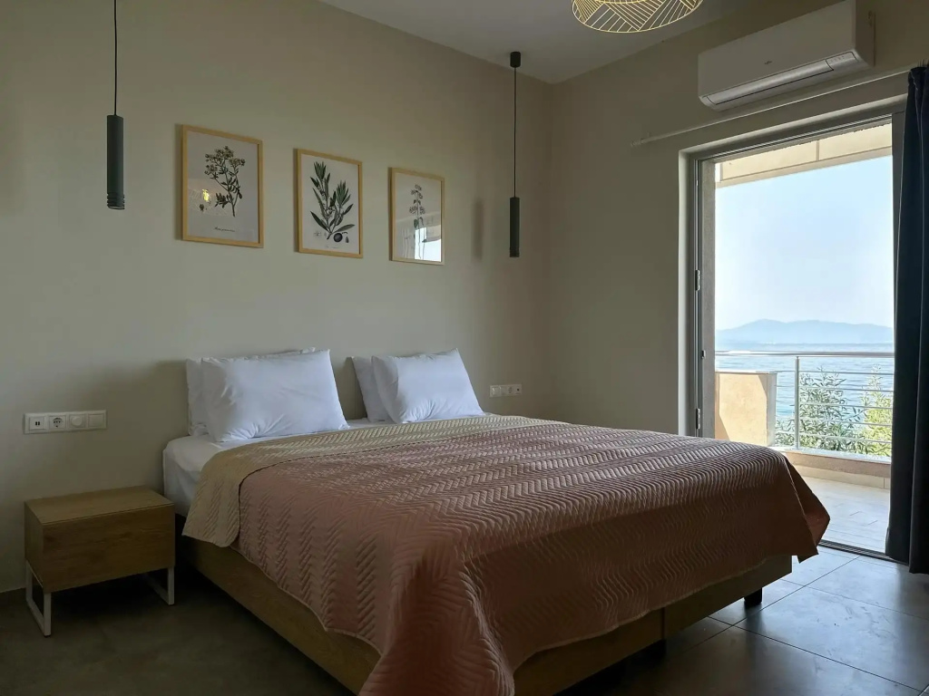 Superior Double room with sea view (full double bed)