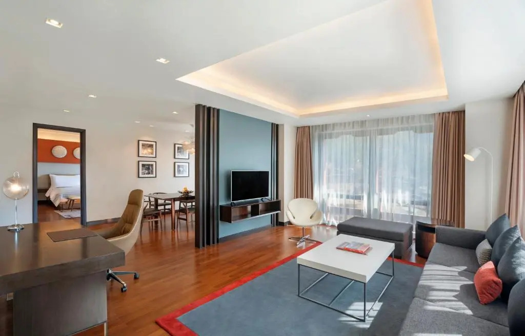 1 Bedroom Royal Double Suite with view full double bed