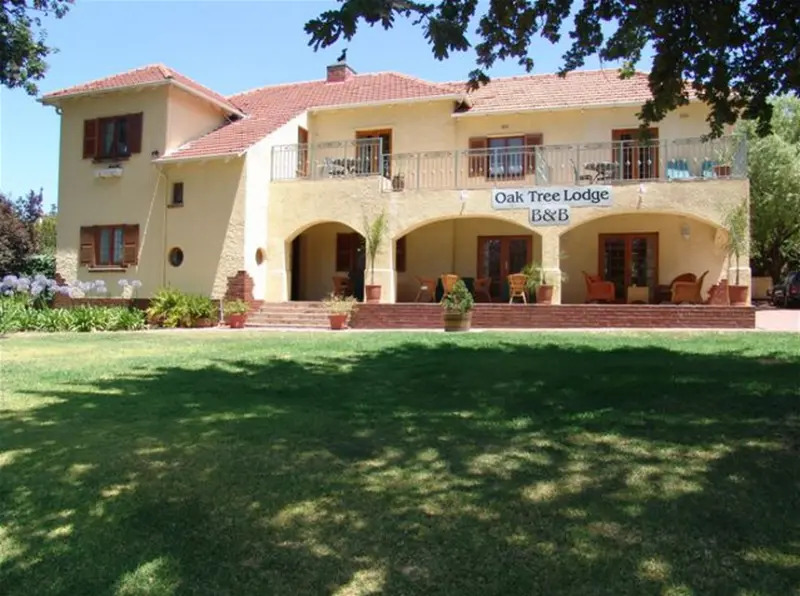 Oak Tree Lodge by null