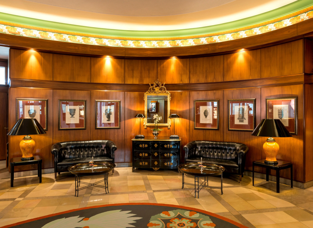 Lobby & Reception