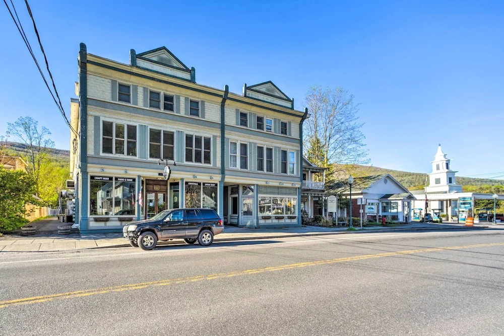 1/2 Mi to Windham Mtn: Main Street Condo