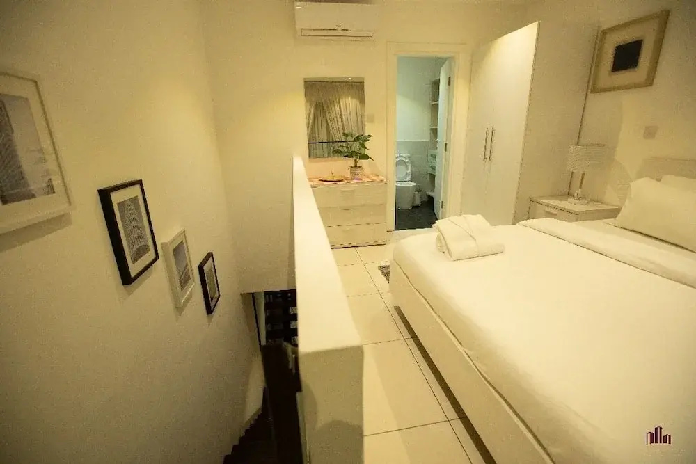 Embassy gardens luxury by Cozy