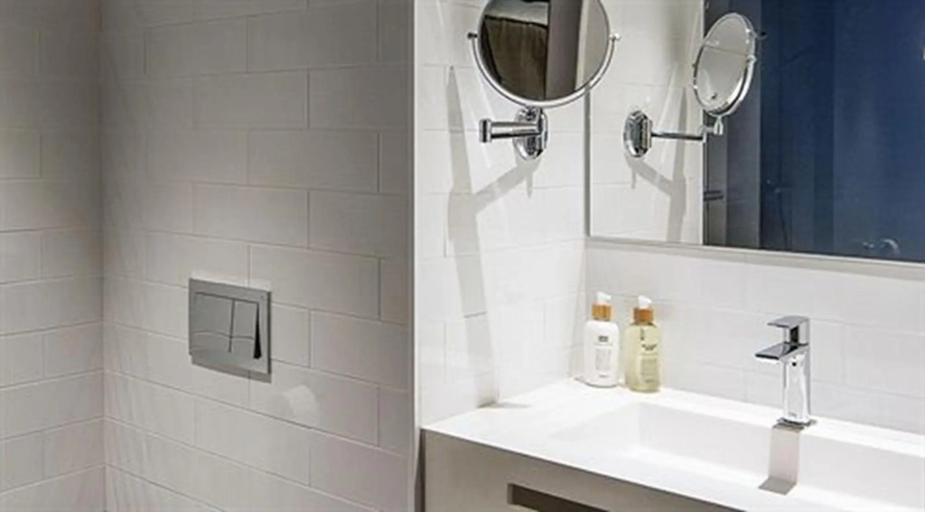 Yurbban Trafalgar Hotel picture