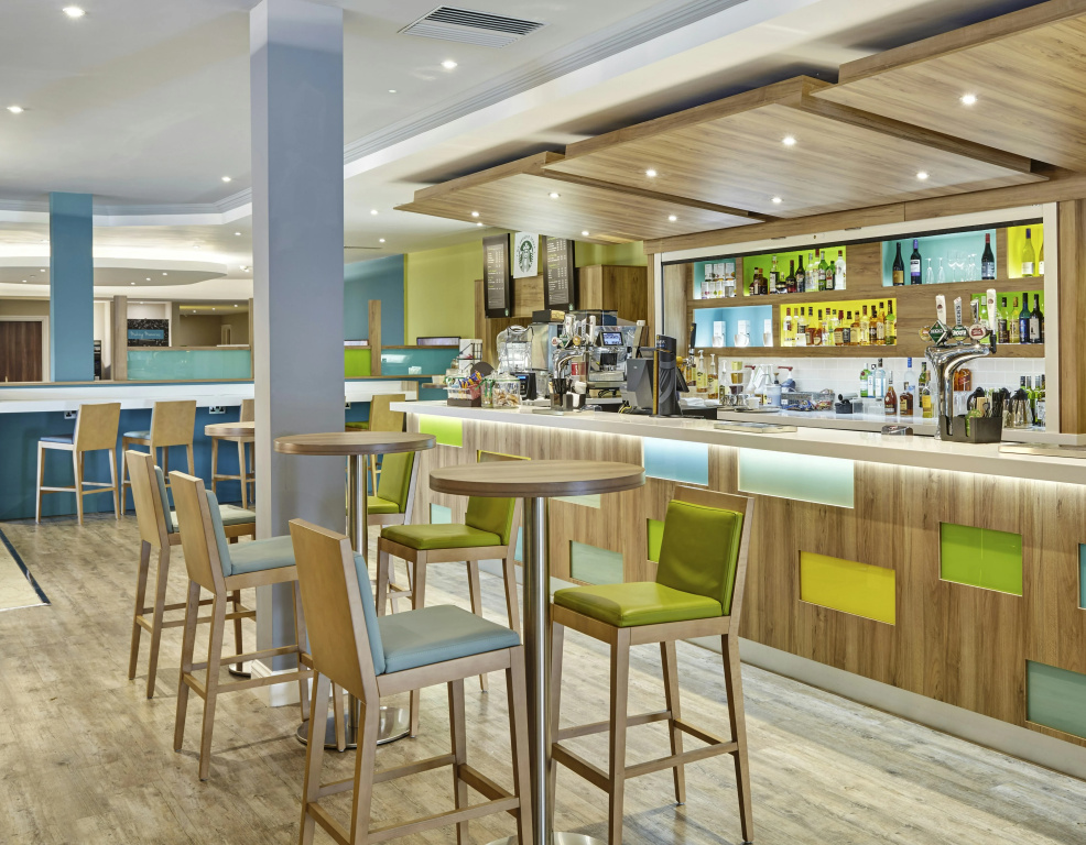 Holiday Inn Cardiff - North M4 by IHG - Général