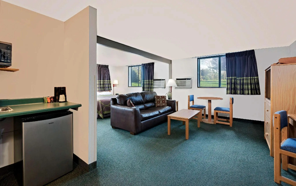 Double Suite with pool view (full double bed)