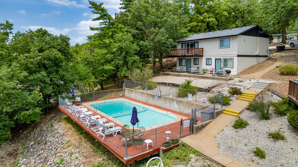 3 Bedrooms Standard room with pool view