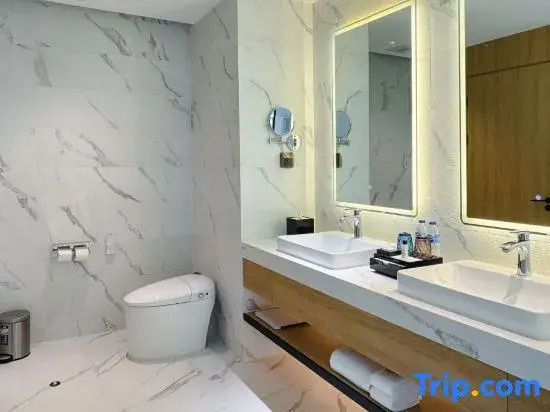 Номер Deluxe с видом на бассейн в Laya Resort Phuket Island