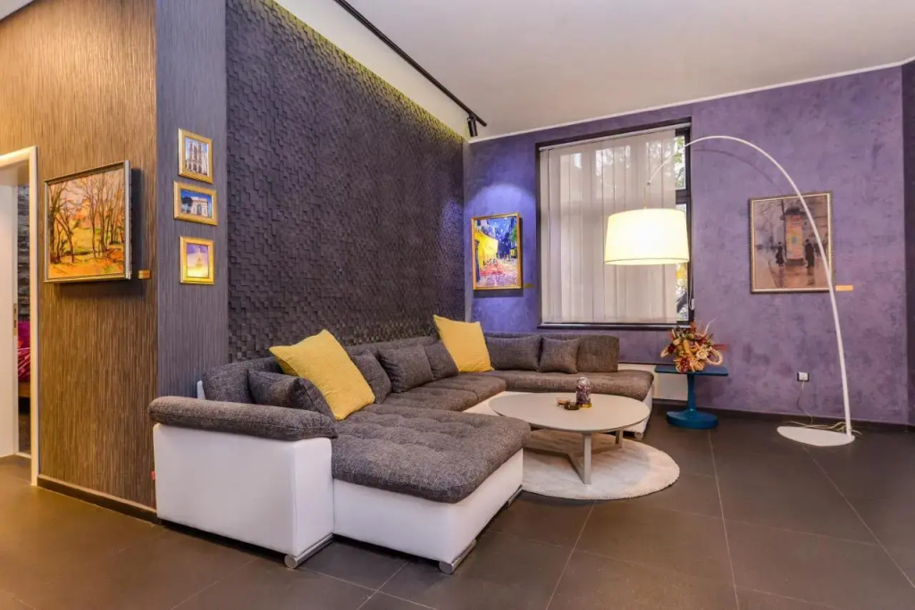Lobby & Reception