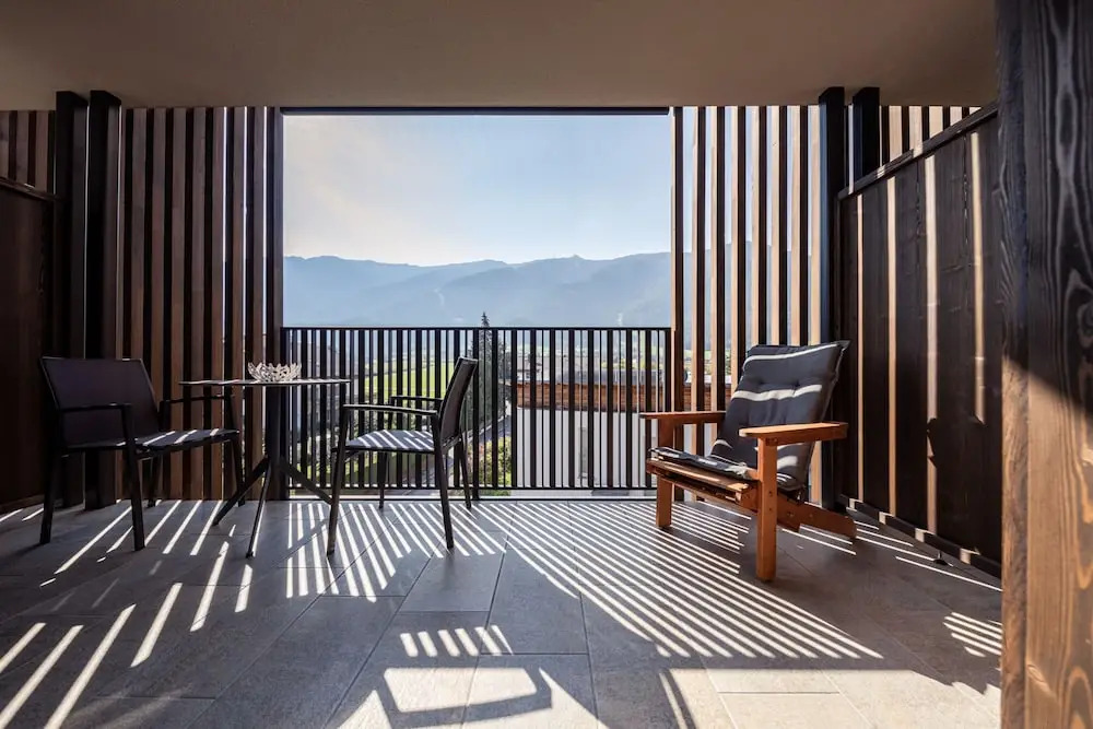 頂級四房公寓，配陽台和山景，附設雙人床