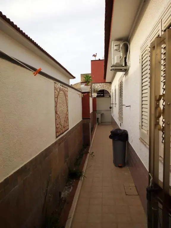 2 bedrooms house at Punta Secca 500 m away from the beach with enclosed garden