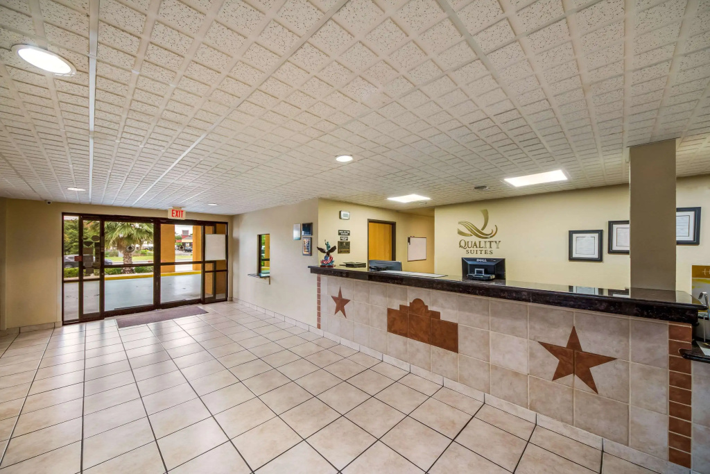 Lobby & Reception