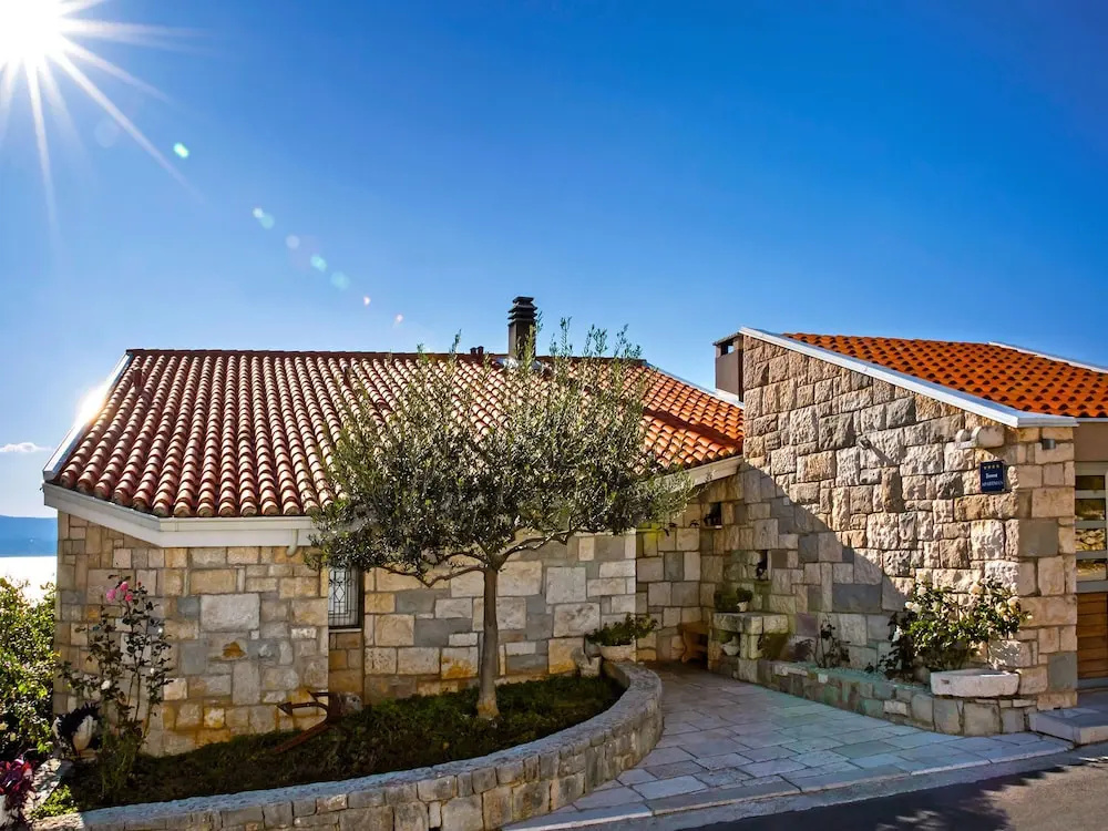 Modern Sea-facing Apartment in Omis Dalmatia