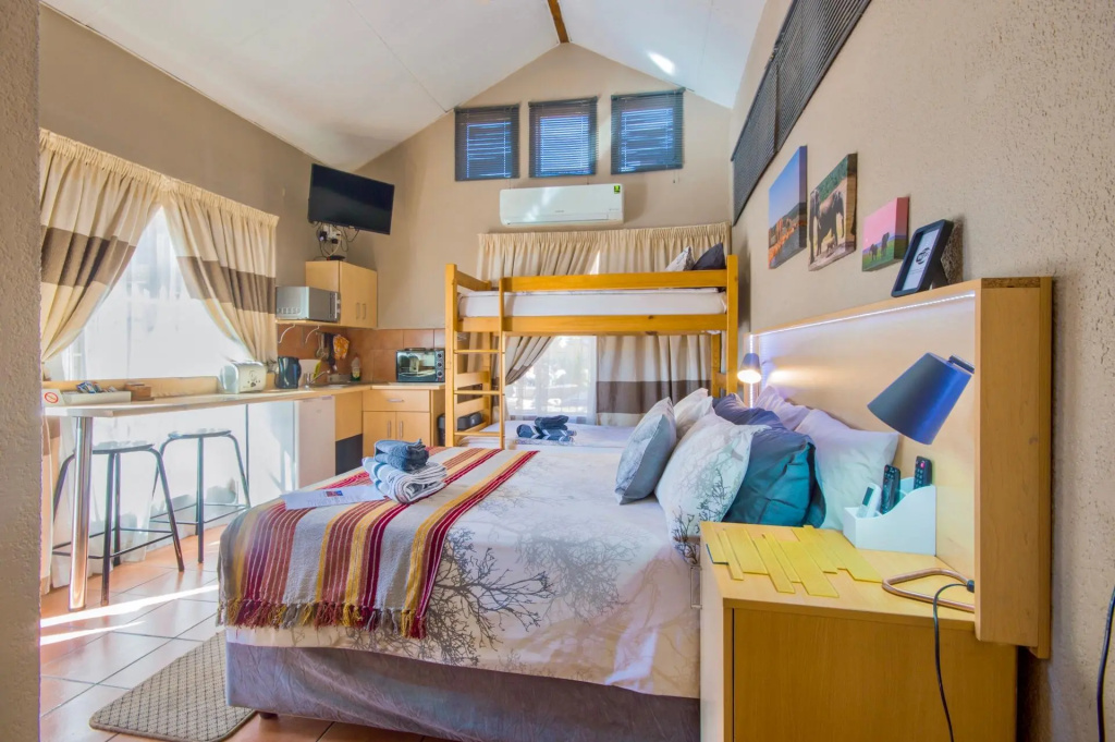 Marle' Lodge — 3