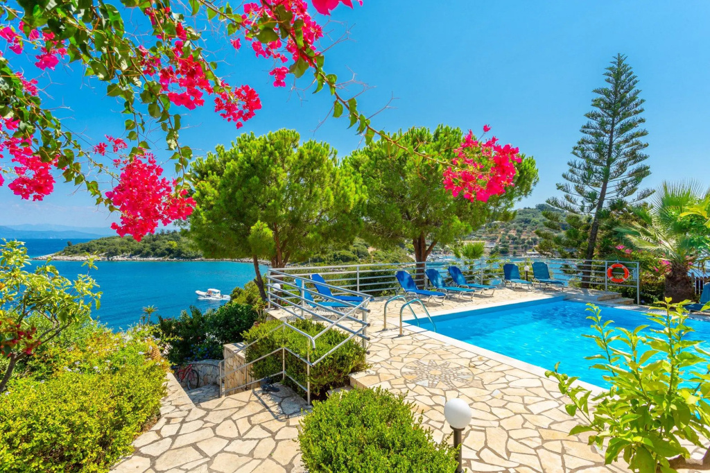 Dolphin Villa 2 Swimming Pool Walk to Beach Sea Views A C Wifi - 581