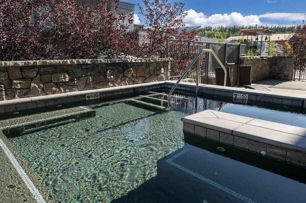 Downtown Flat 2 Bedroom Condo
