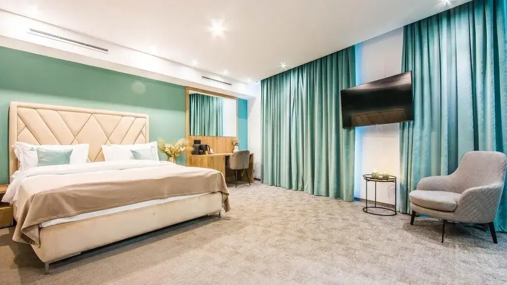Deluxe Double room (full double bed)