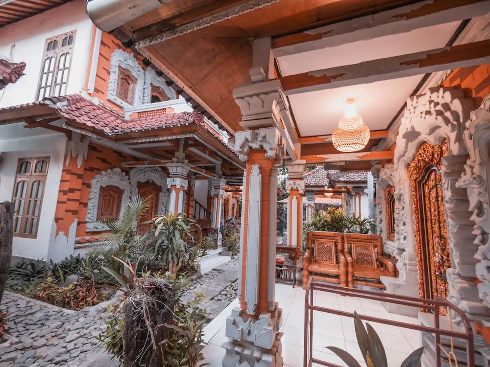 Lovina Palace